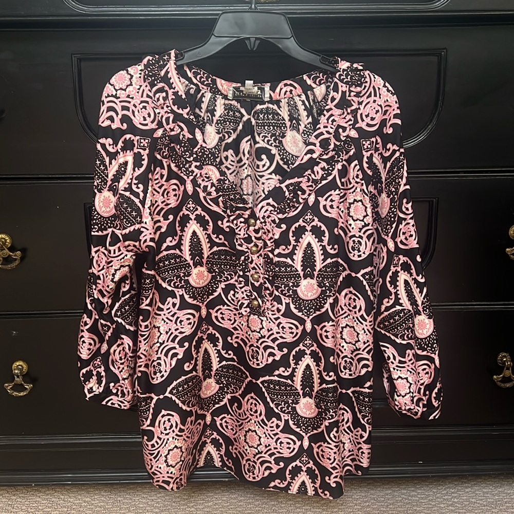 Skirtin Around black and pink silk blouse